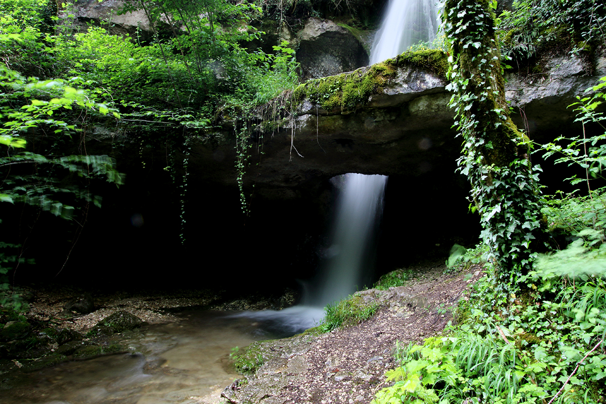 cascade roche percée champfromier