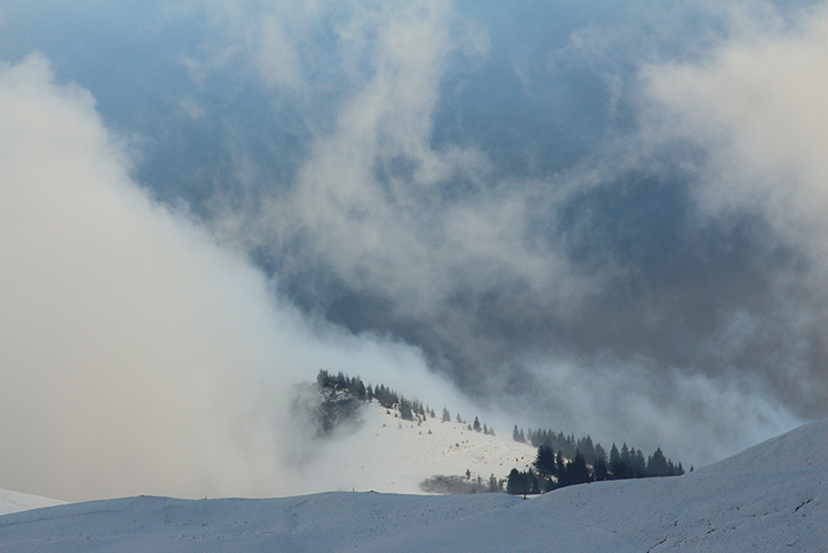 col des aravis en hiver, julien arbez