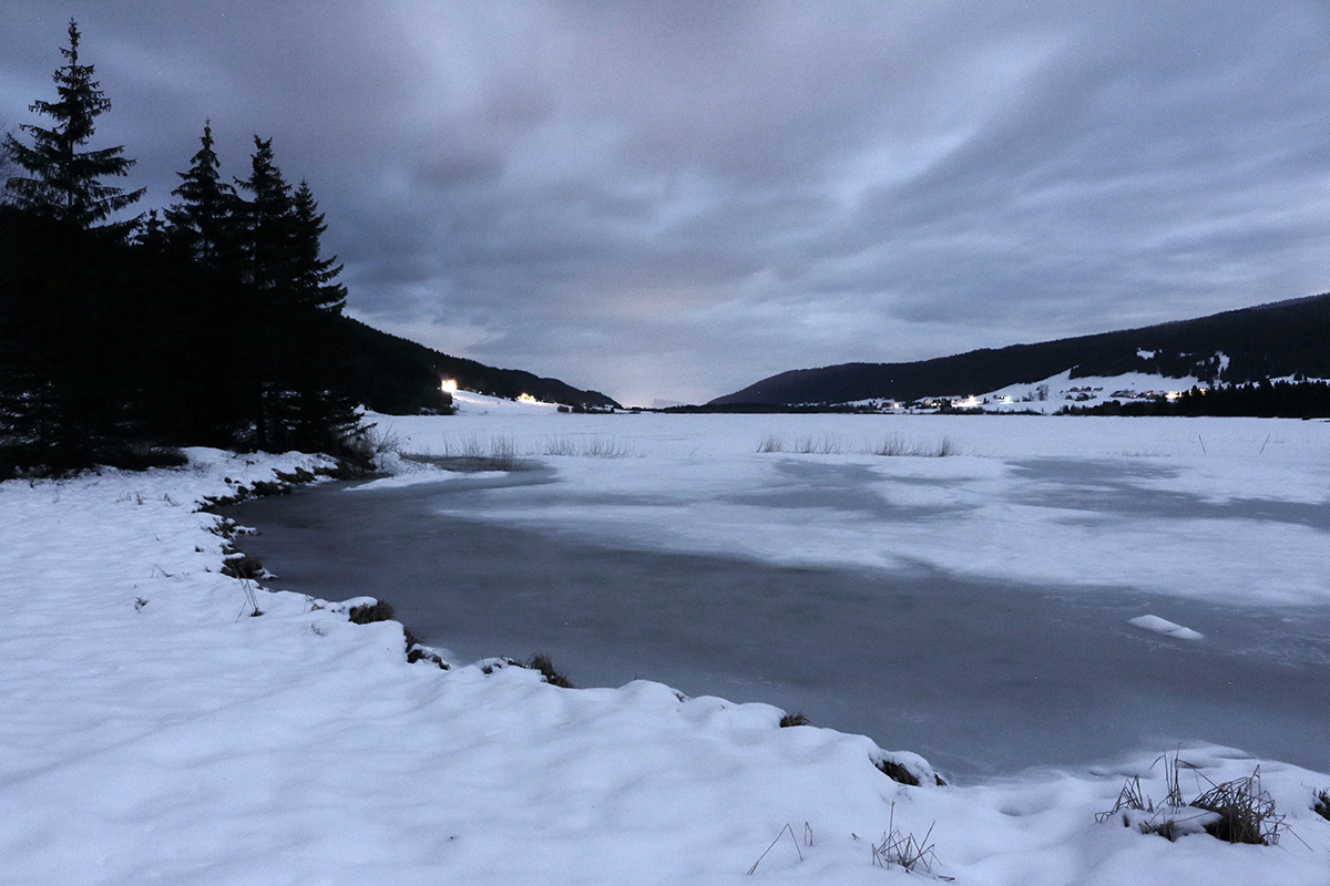 lac des rousses hiver nuit