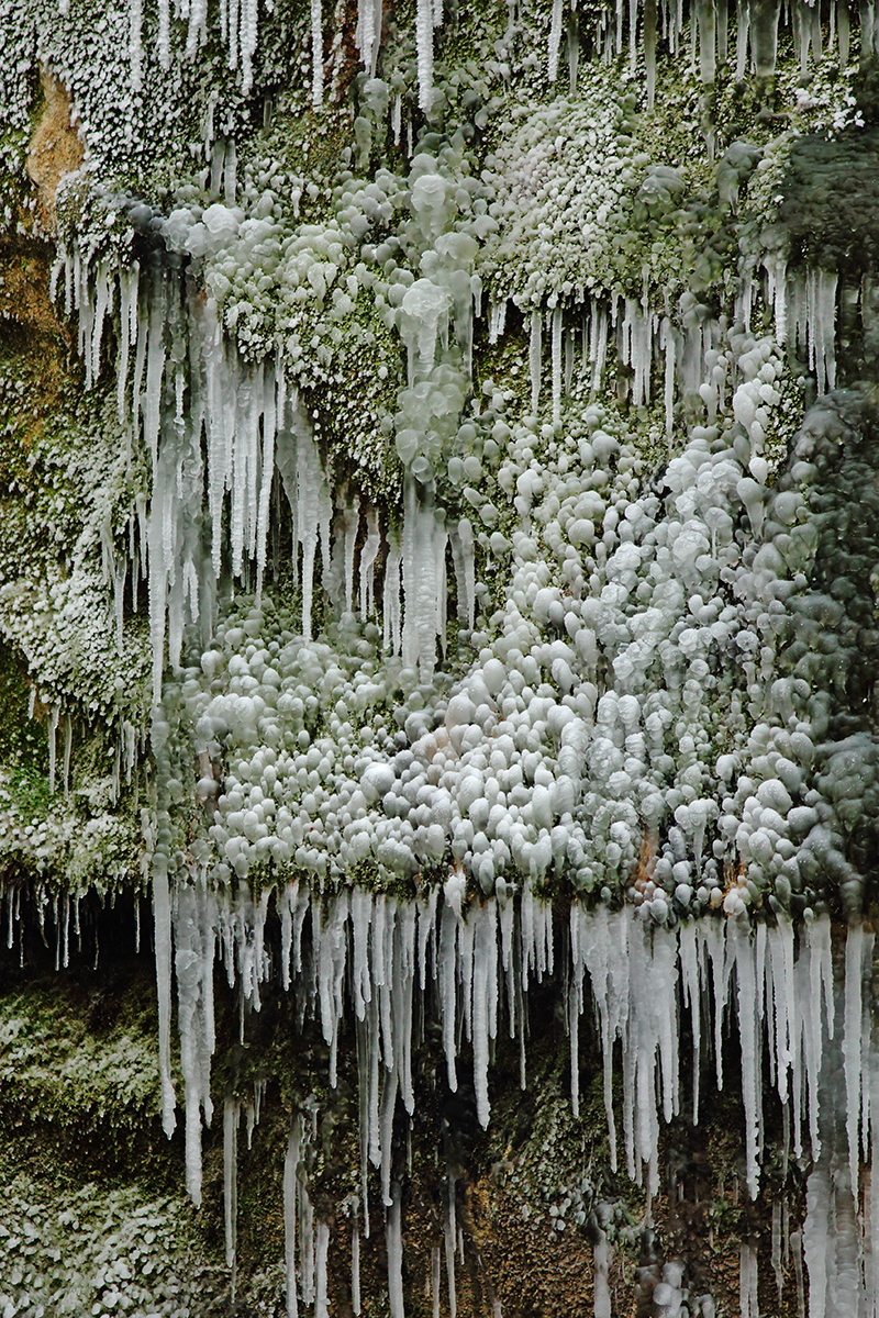 cascade des combes en hiver