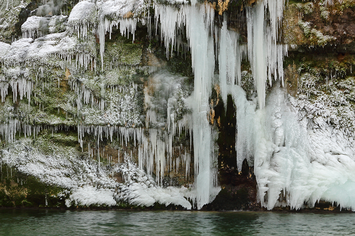 cascade des combes en hiver