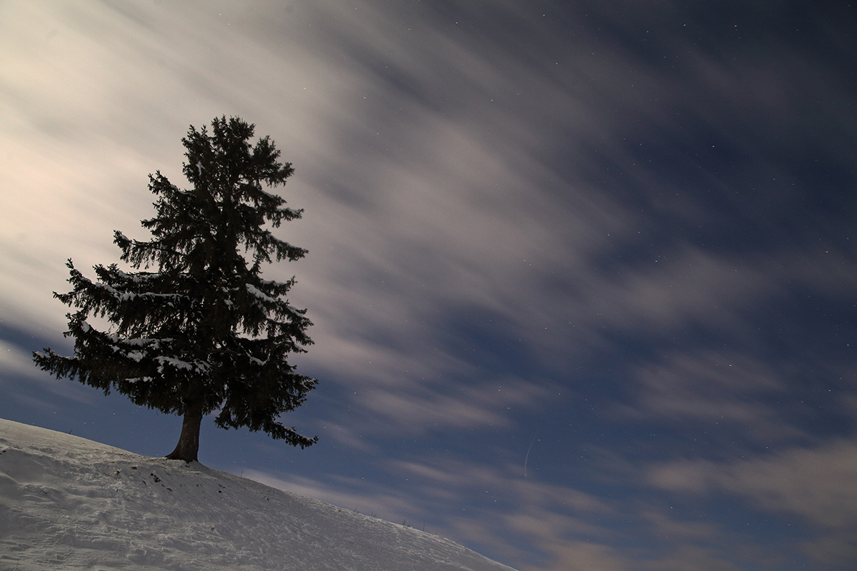 nuit sur le haut-jura en hiver